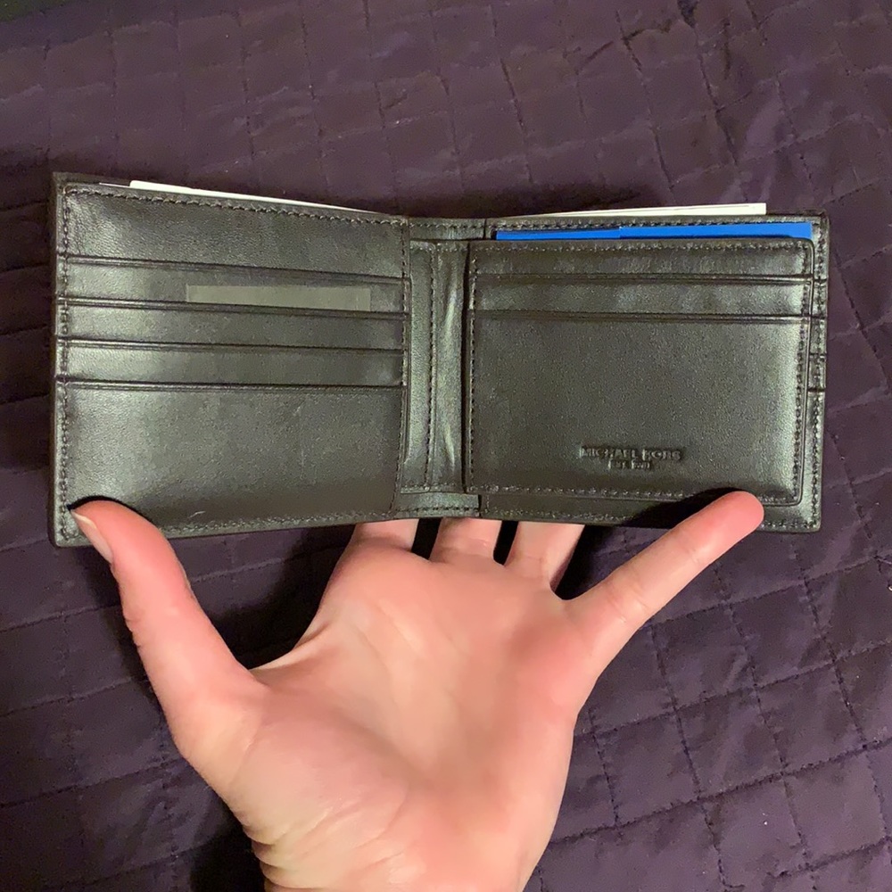 Brand new Michael Kors wallet - Picture 2 of 6